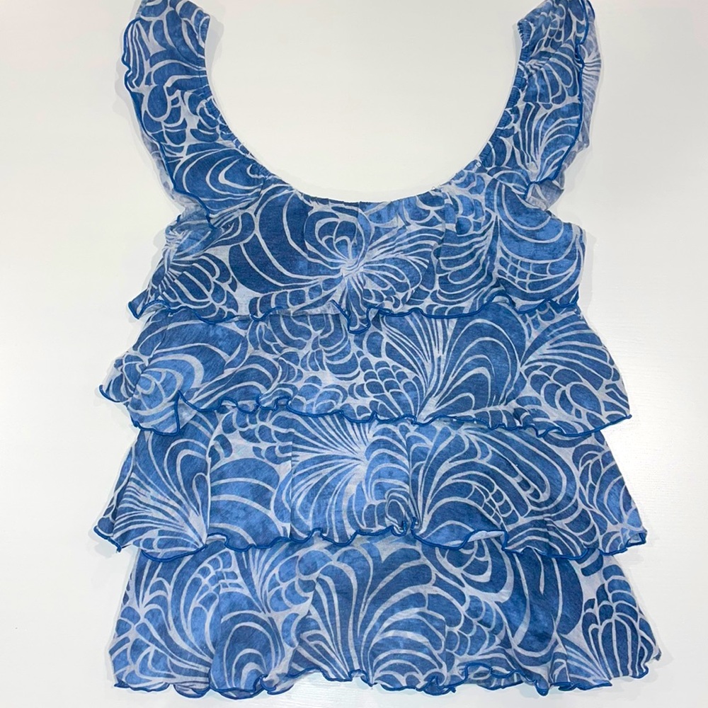 Layered flowy tank